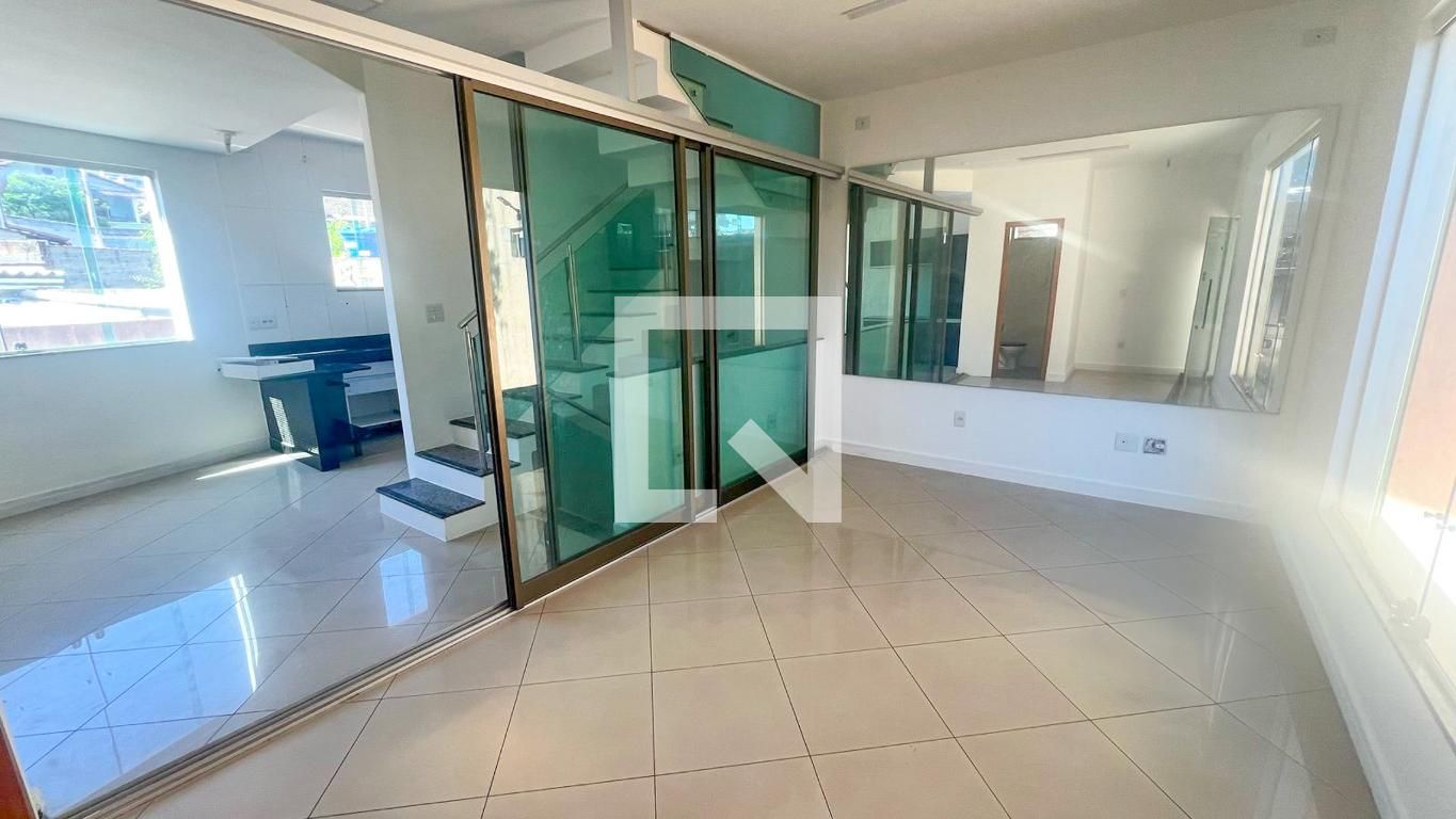 Casa com 3 quartos — Novo Glória, Belo Horizonte
