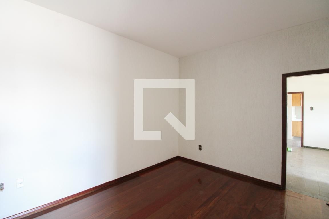 Casa com 4 quartos — Floramar, Belo Horizonte