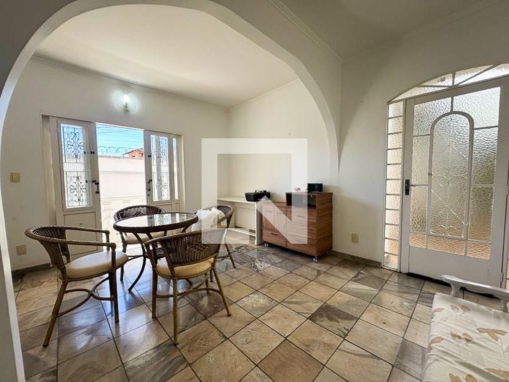 Casa com 5 quartos — Serrano, Belo Horizonte