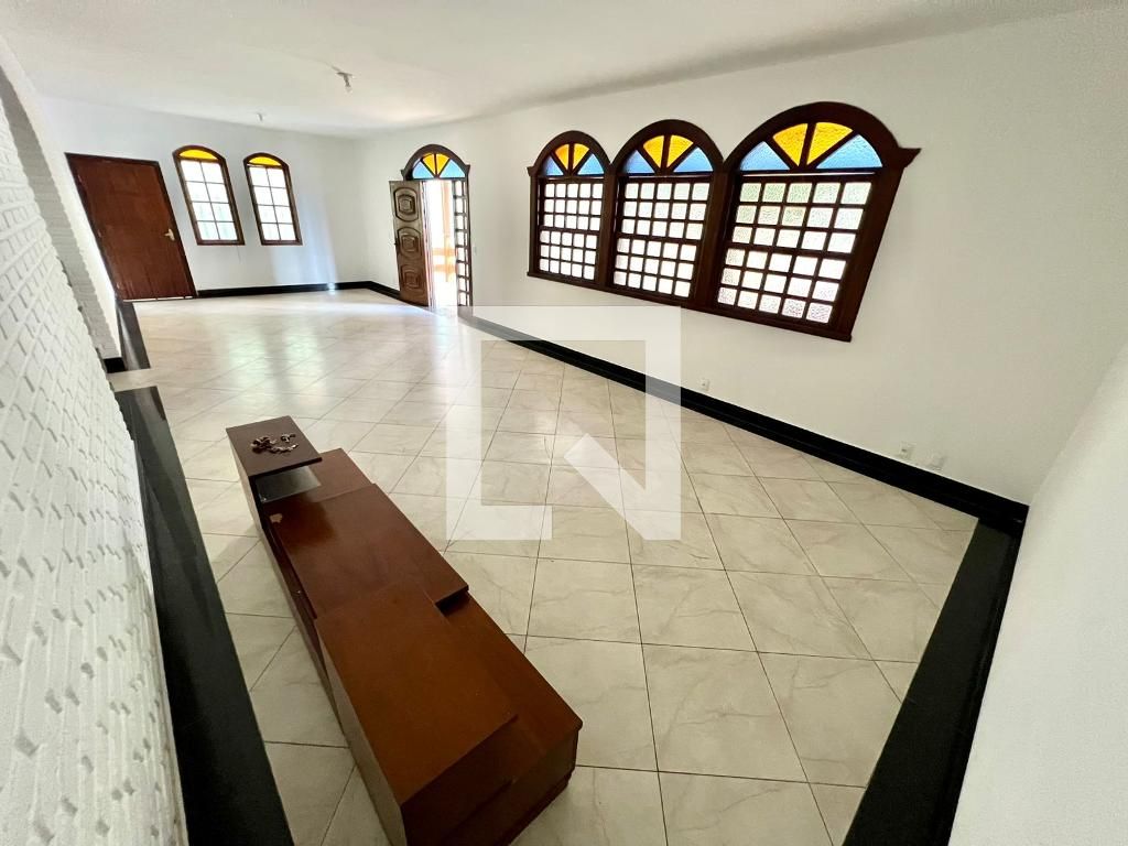 Casa com 8 quartos — Santa Rosa, Belo Horizonte
