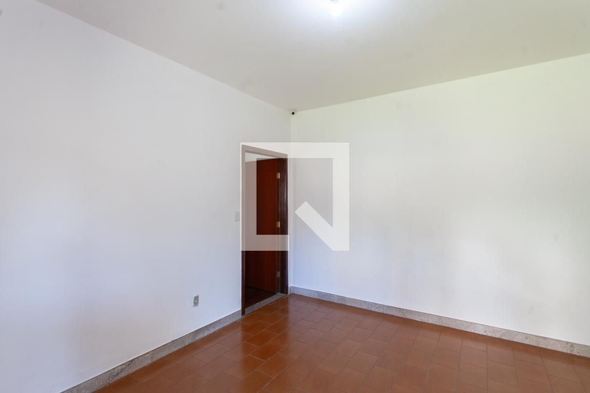 Casa com 2 quartos — São Pedro (venda Nova), Belo Horizonte