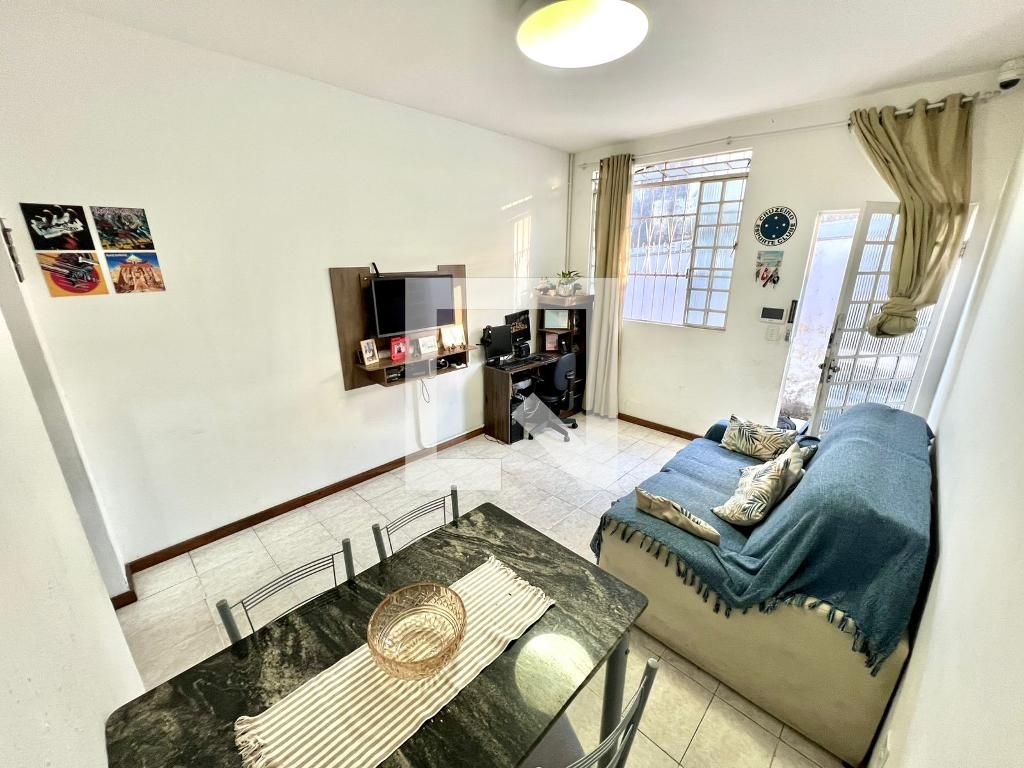Casa com 2 quartos — Vila Jardim Leblon, Belo Horizonte