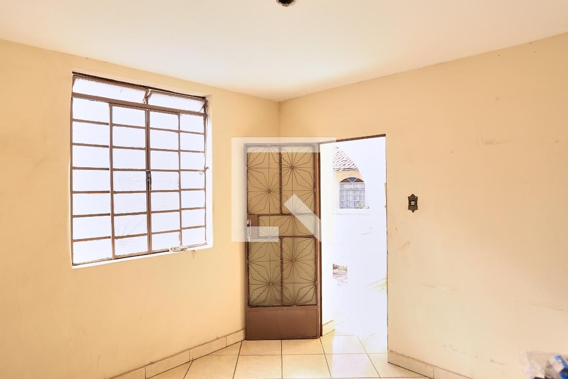 Casa com 2 quartos — Ipiranga, Belo Horizonte