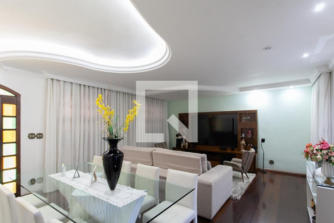 Casa com 4 quartos — Heliópolis, Belo Horizonte