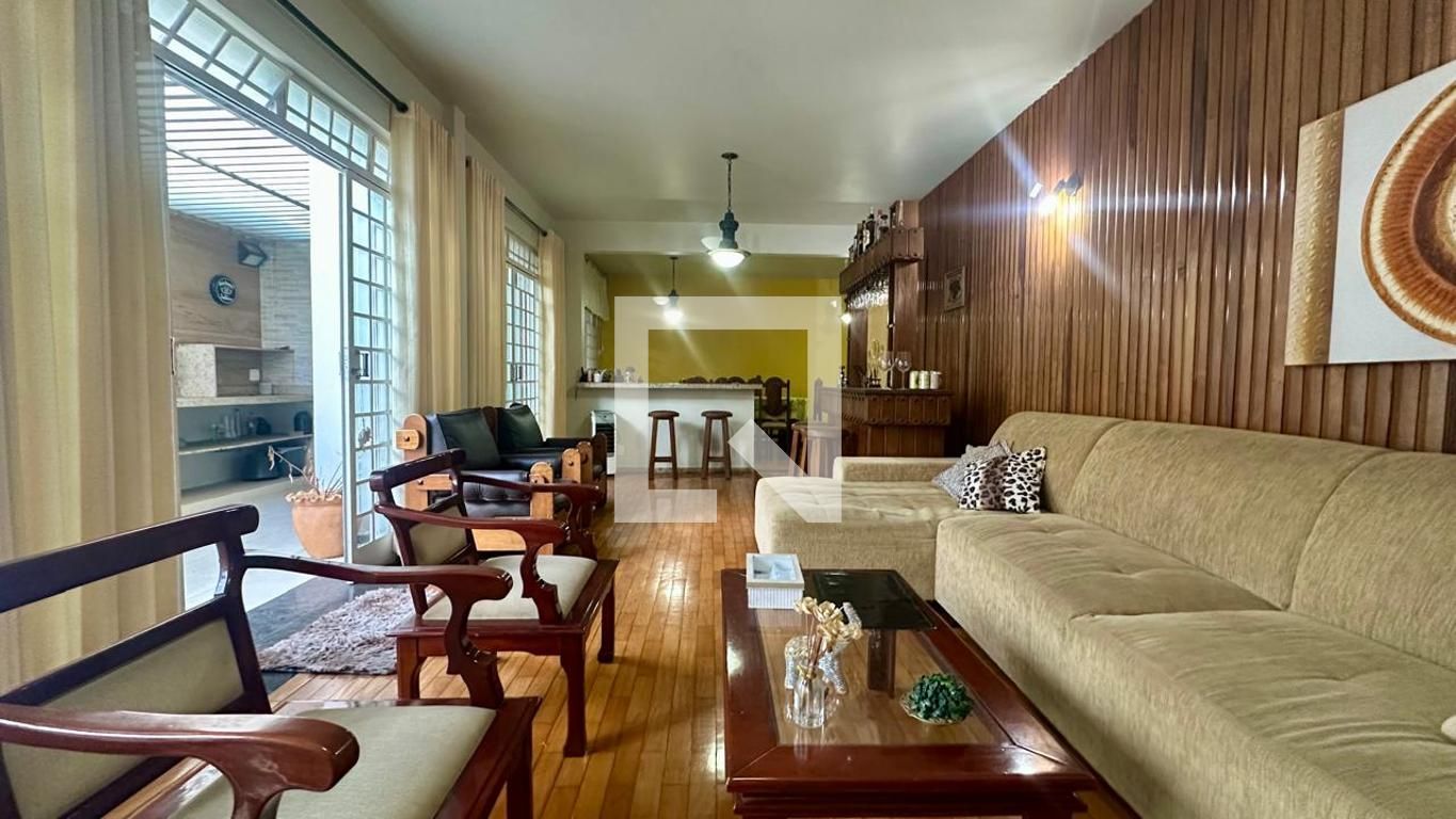 Casa com 4 quartos — Serra, Belo Horizonte