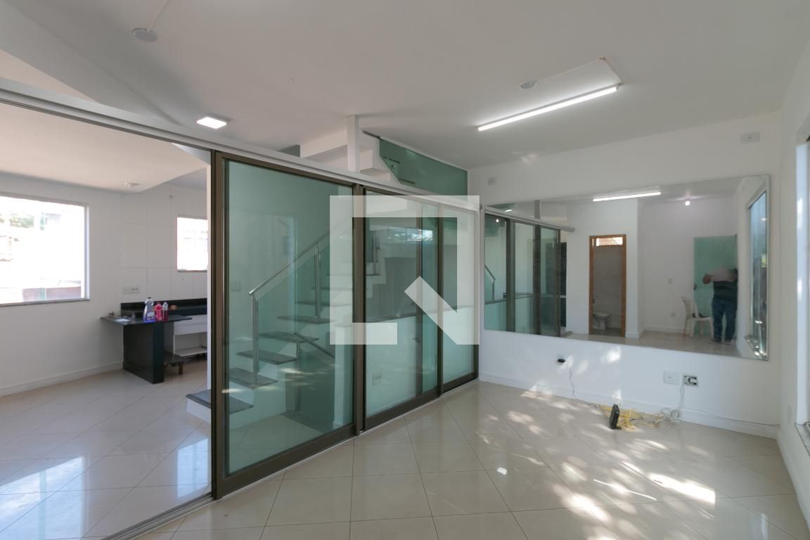 Casa com 3 quartos — Novo Glória, Belo Horizonte