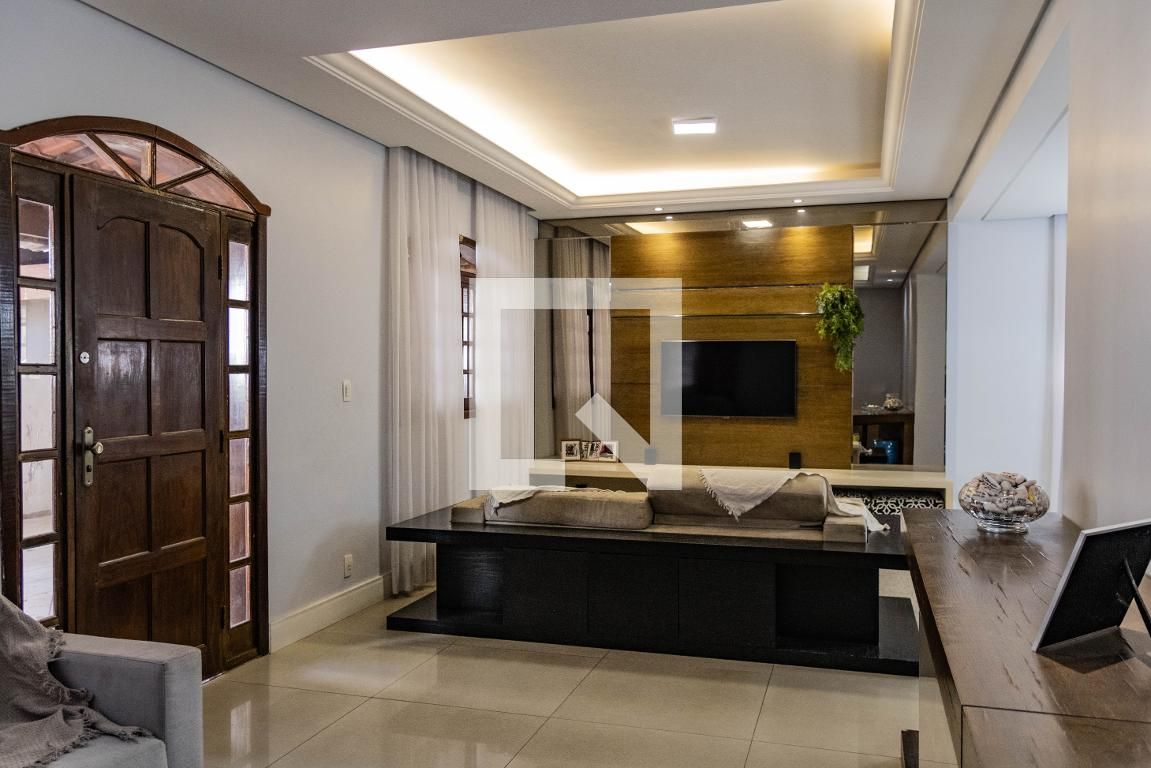 Casa com 3 quartos — Alto Caiçaras, Belo Horizonte