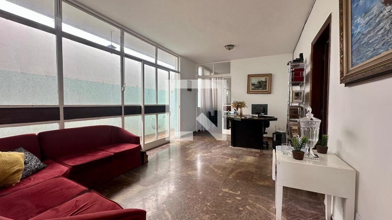 Casa com 5 quartos — Barroca, Belo Horizonte