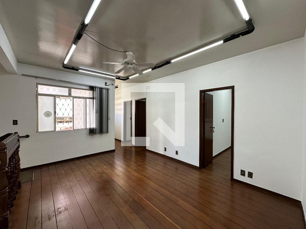 Casa com 5 quartos — Pampulha, Belo Horizonte