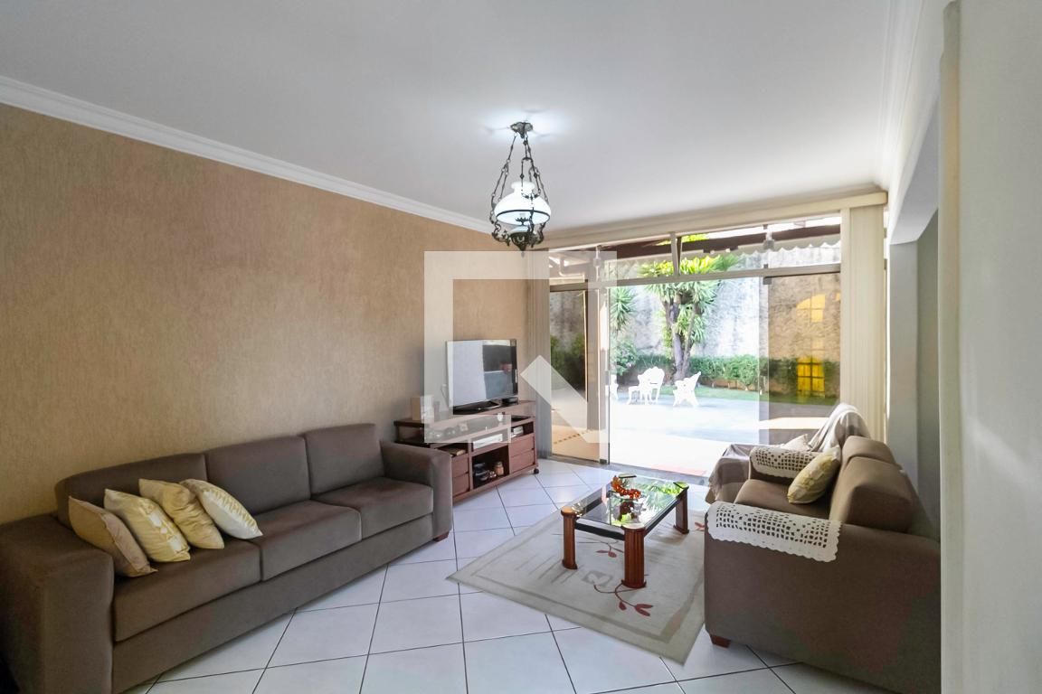 Casa com 3 quartos — Alto Caiçaras, Belo Horizonte