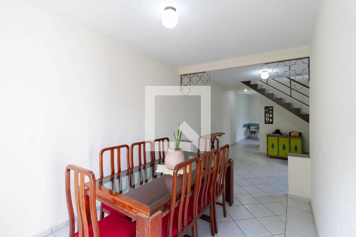 Casa com 3 quartos — Santa Terezinha, Belo Horizonte