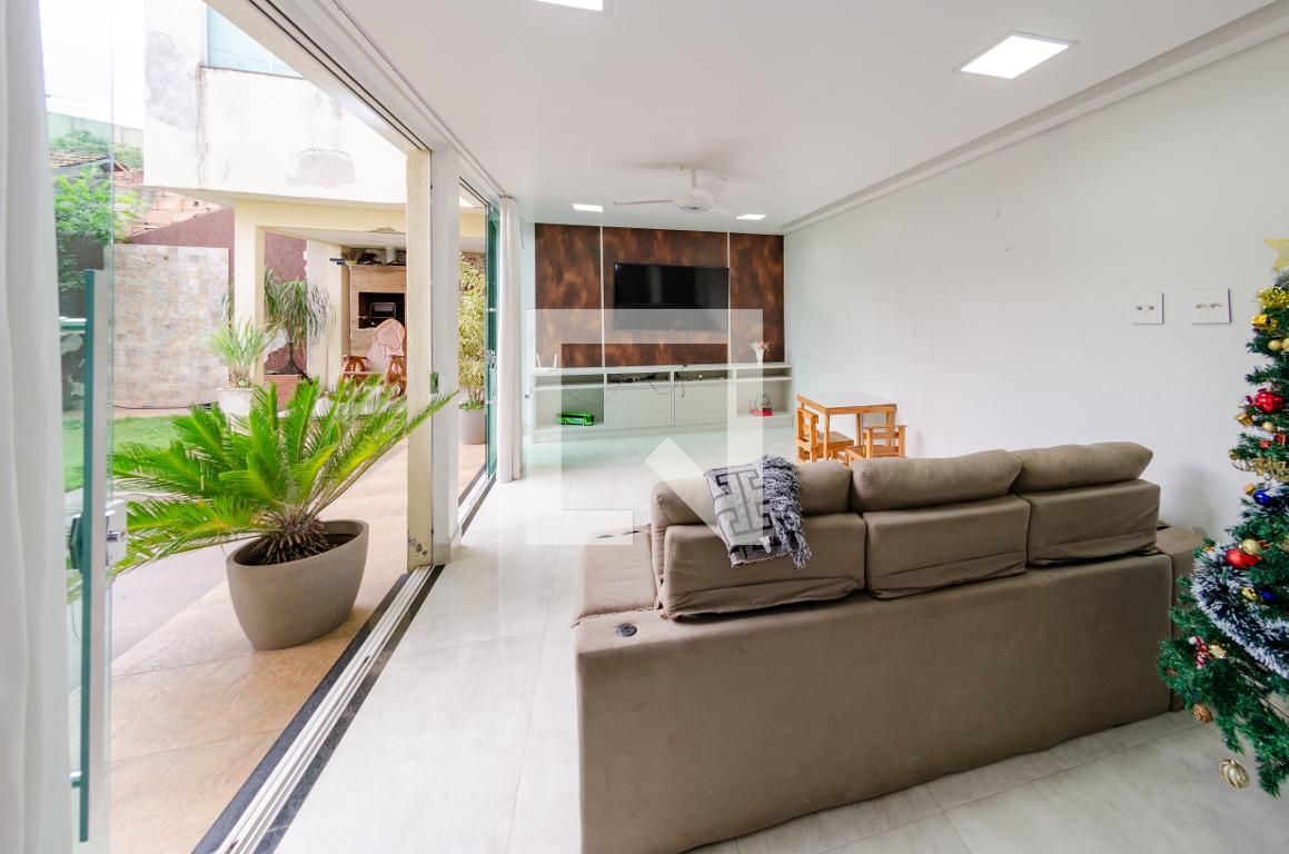 Casa com 2 quartos — Padre Eustáquio, Belo Horizonte