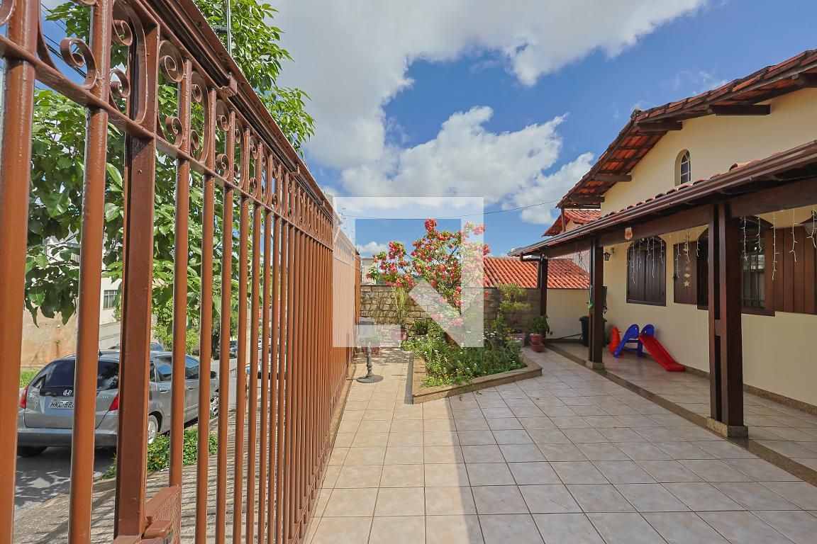 Casa com 3 quartos — Alto Caiçaras, Belo Horizonte