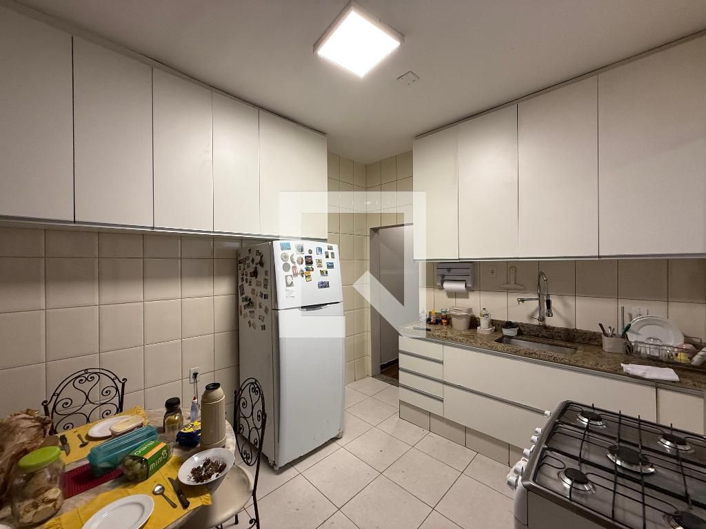 Casa com 4 quartos — Prado, Belo Horizonte