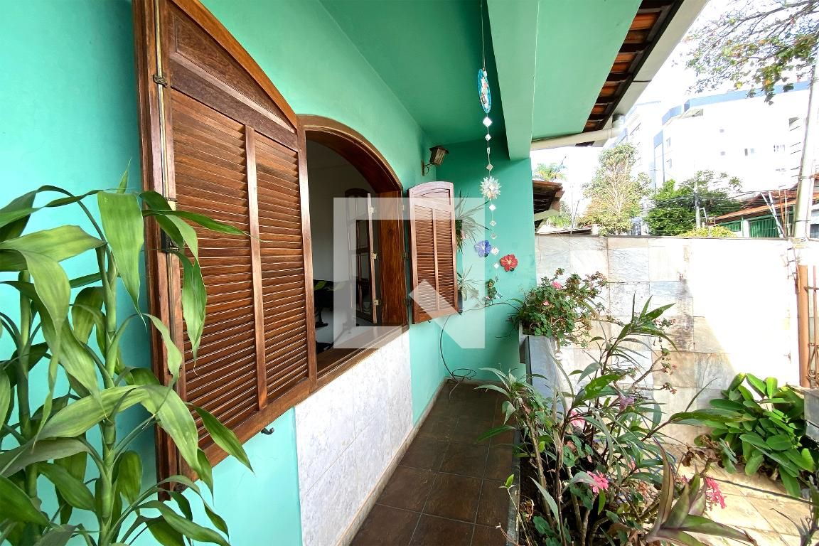 Casa com 5 quartos — Pampulha, Belo Horizonte