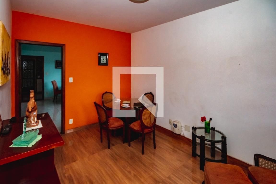 Casa com 4 quartos — Floramar, Belo Horizonte