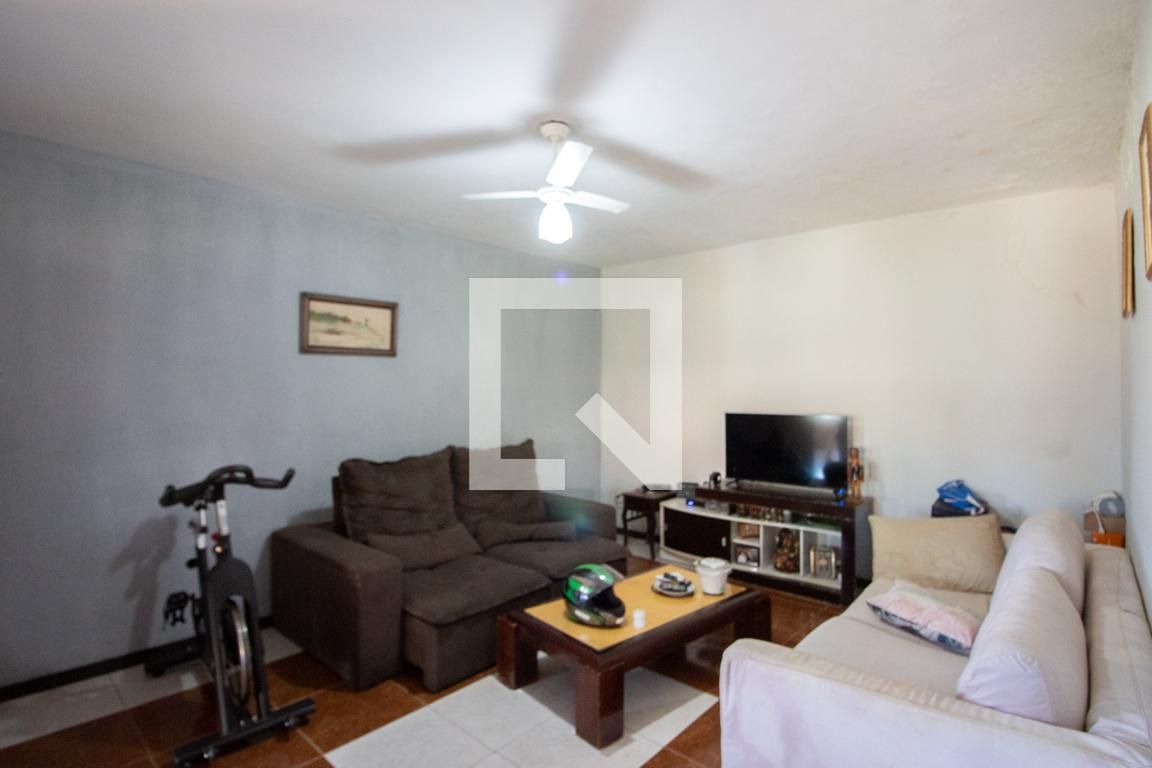 Casa com 2 quartos — Santa Terezinha, Belo Horizonte