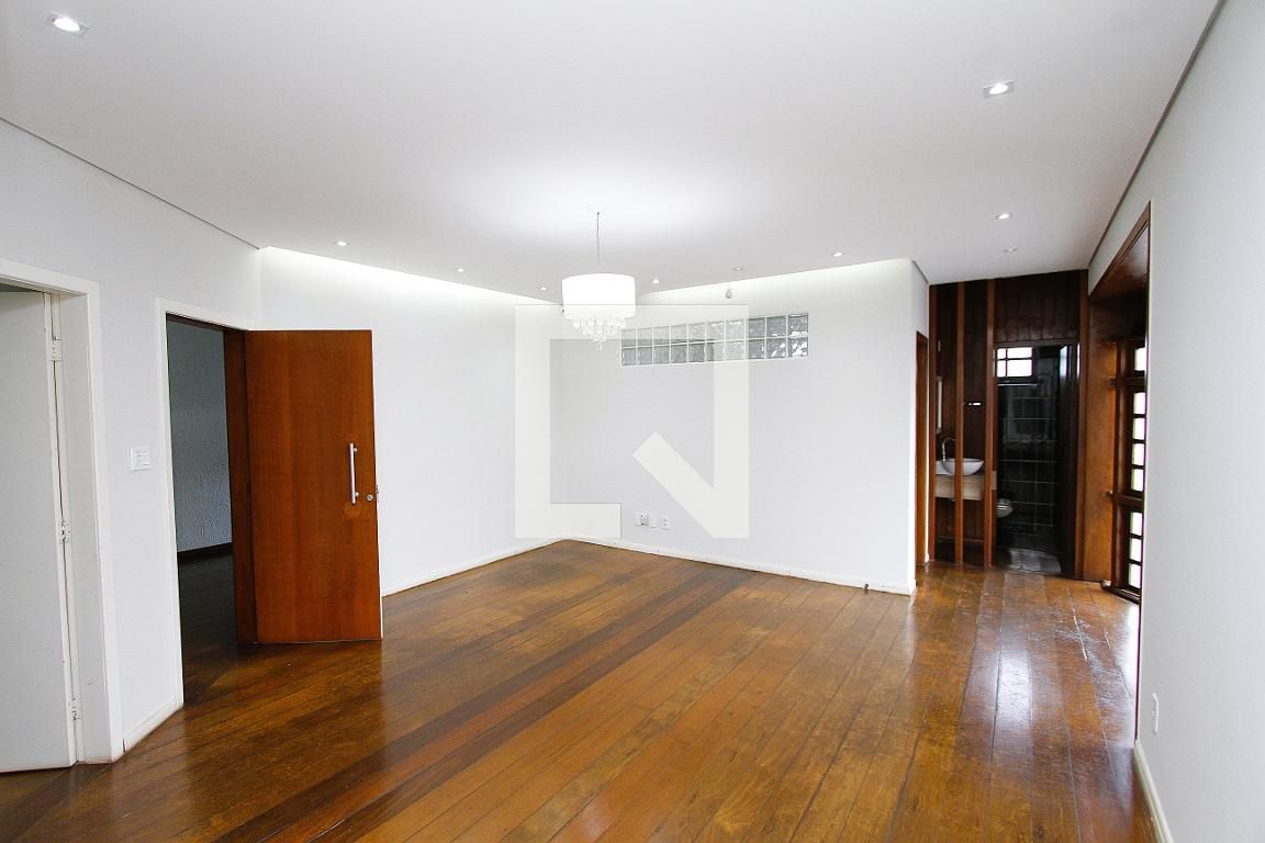 Casa com 4 quartos — Santa Lúcia, Belo Horizonte