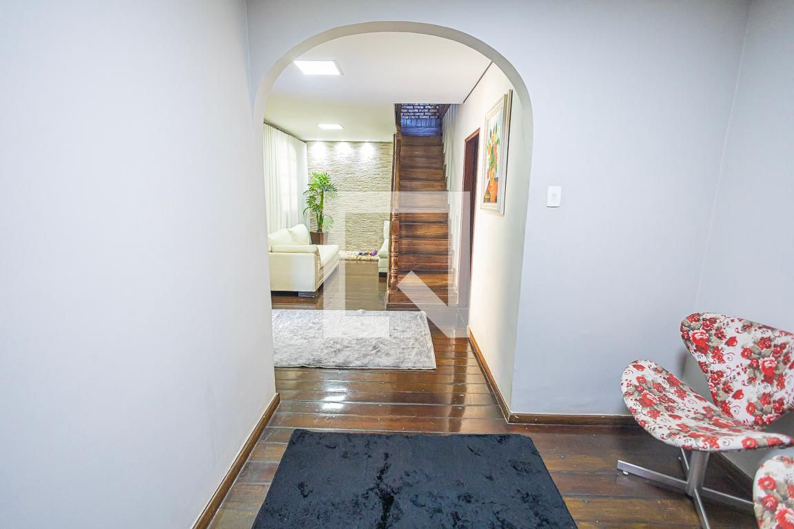 Casa com 3 quartos — Floramar, Belo Horizonte