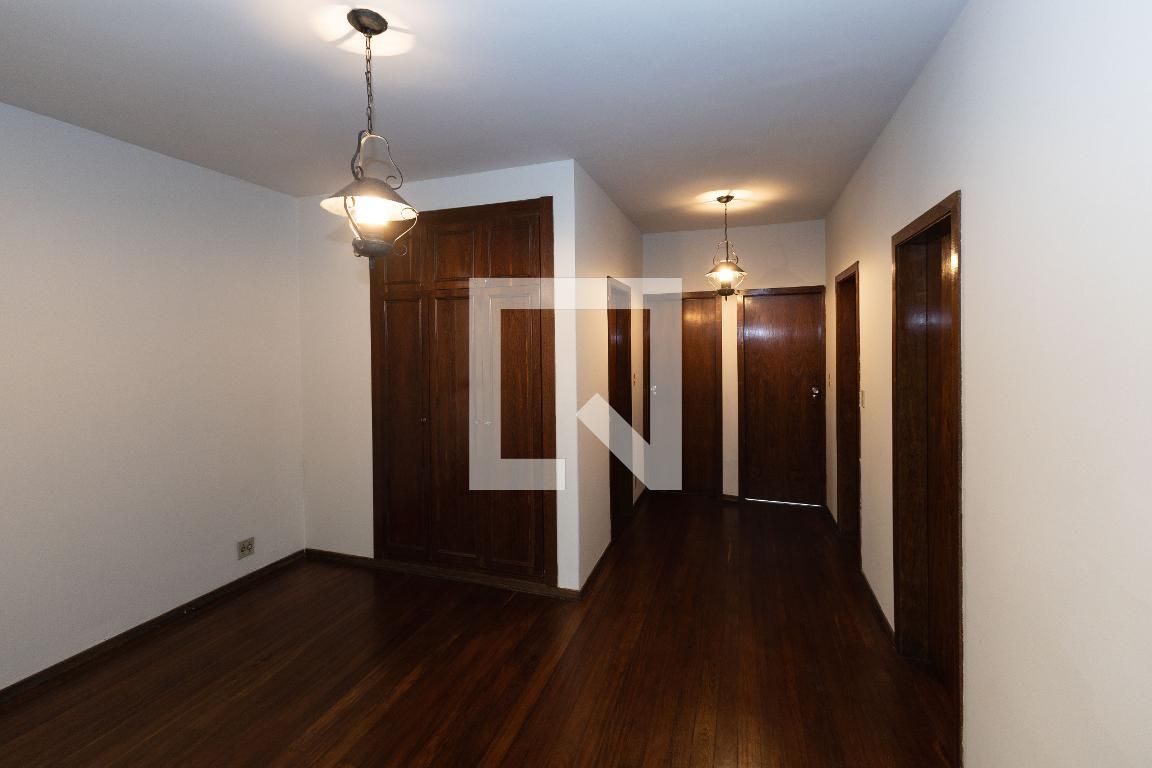 Apartamento com 4 quartos — Santo Antônio, Belo Horizonte