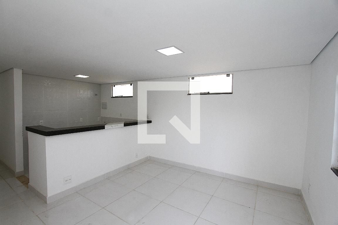 Casa com 2 quartos — Sagrada Família, Belo Horizonte