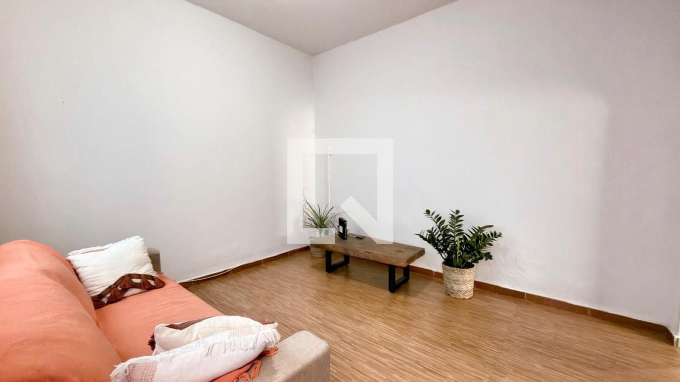 Casa com 2 quartos — Sagrada Família, Belo Horizonte
