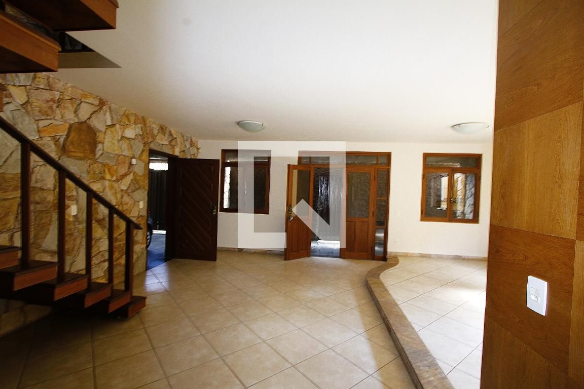 Casa com 3 quartos — Estrela do Oriente, Belo Horizonte