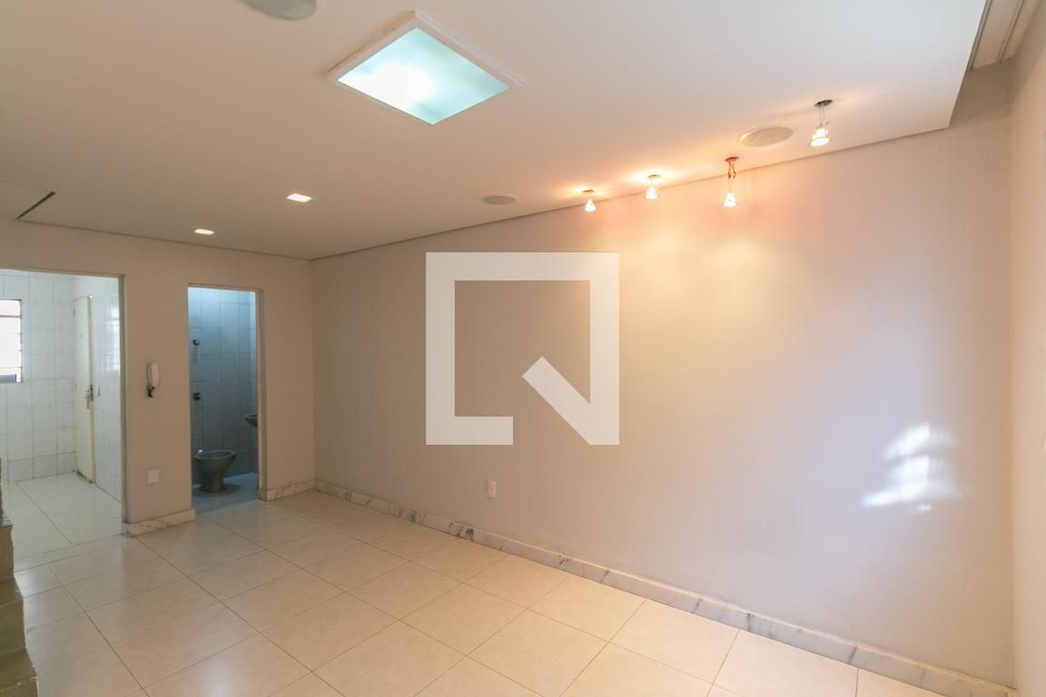 Casa com 2 quartos — Heliópolis, Belo Horizonte