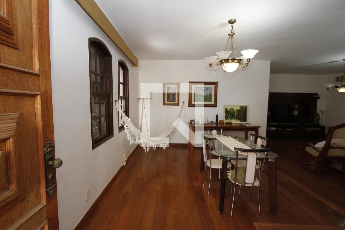 Casa com 5 quartos — Santo Antônio, Belo Horizonte