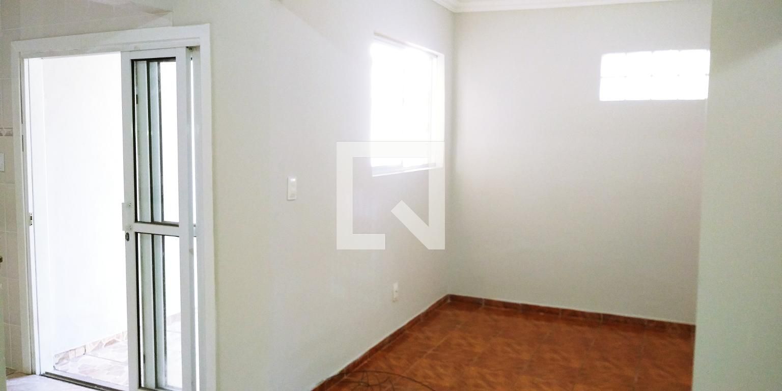 Casa com 2 quartos — Padre Eustáquio, Belo Horizonte