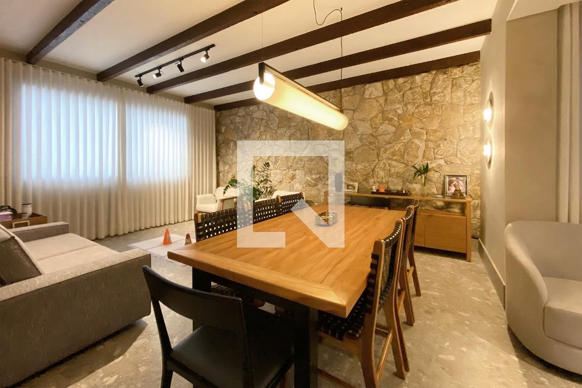 Casa com 4 quartos — Prado, Belo Horizonte