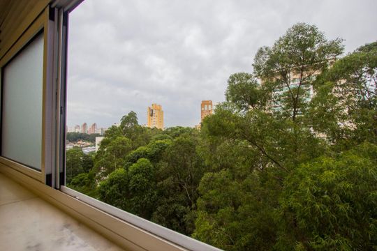Janela Área de Serviço  de apartamento para alugar com 2 quartos, 130m² em Vila Andrade, São Paulo