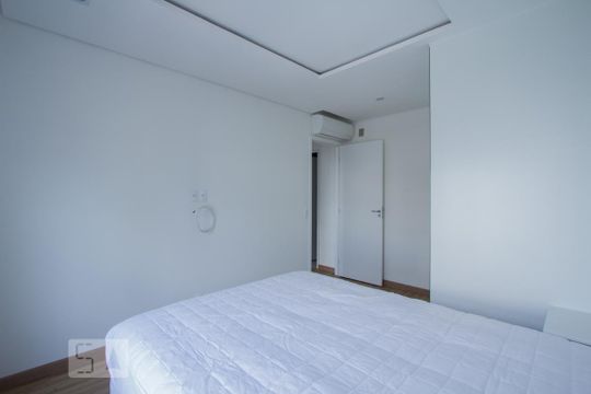 SUÍTE de apartamento para alugar com 2 quartos, 69m² em Cidade Monções, São Paulo