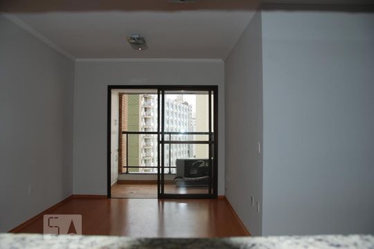 vista da cozinha para sala de apartamento à venda com 2 quartos, 70m² em Centro, Campinas