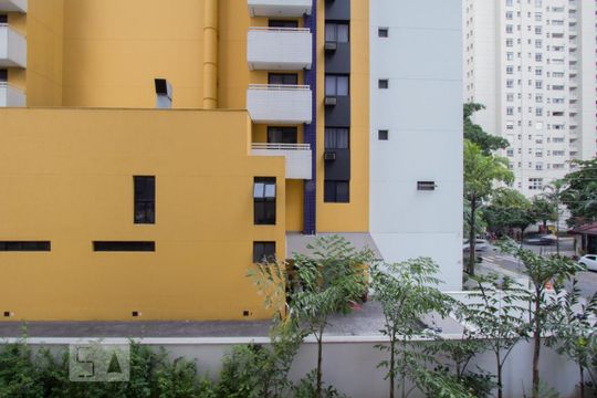 VISTA SACADA de apartamento para alugar com 1 quarto, 40m² em Vila Uberabinha, São Paulo
