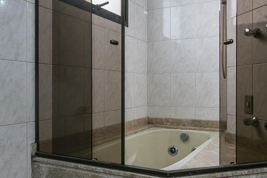 Banheiro da Suite de apartamento para alugar com 3 quartos, 136m² em Brooklin Paulista, São Paulo