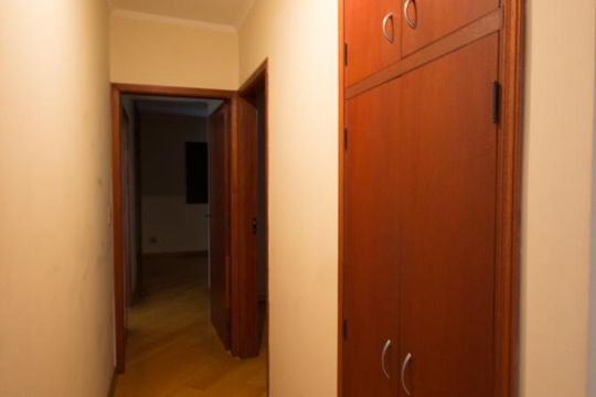 Corredor para os quartos com armário de apartamento à venda com 3 quartos, 92m² em Botafogo, Campinas