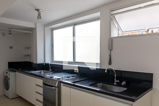 Cozinha e Área de Serviço de apartamento à venda com 1 quarto, 70m² em Jardim Europa, São Paulo