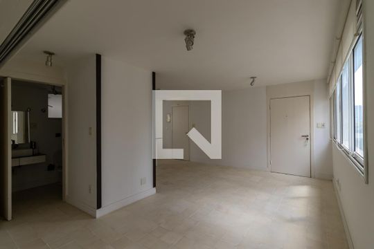 Sala de apartamento à venda com 1 quarto, 70m² em Jardim Europa, São Paulo