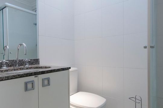 Banheiro de apartamento à venda com 2 quartos, 60m² em Vila Pompéia, São Paulo