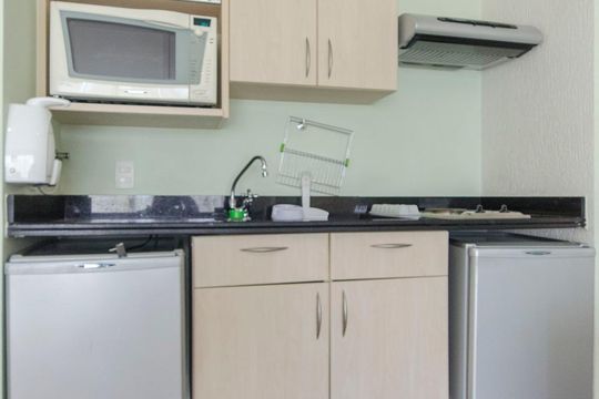Cozinha de apartamento para alugar com 1 quarto, 52m² em Pinheiros, São Paulo