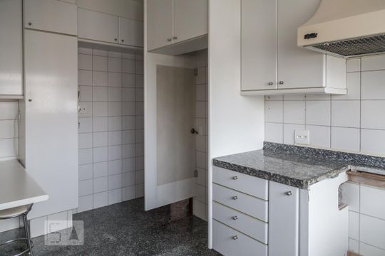 Cozinha de apartamento à venda com 3 quartos, 250m² em Perdizes, São Paulo