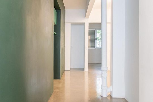 Corredor de apartamento à venda com 2 quartos, 137m² em Jardim Europa, São Paulo