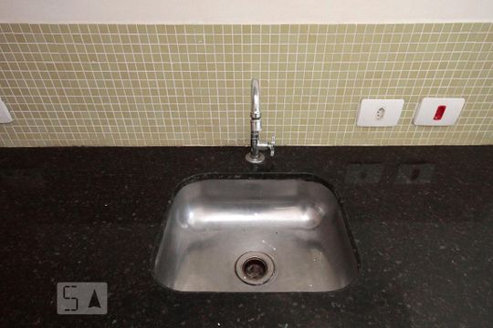 Cozinha de apartamento para alugar com 1 quarto, 42m² em Bela Vista, São Paulo