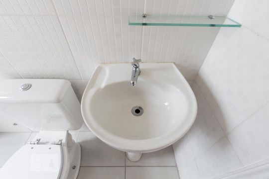 Banheiro Social de apartamento para alugar com 2 quartos, 56m² em Vila Monte Alegre, São Paulo