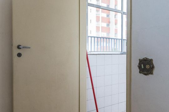 Quarto de serviço de apartamento à venda com 2 quartos, 76m² em Jardim das Acácias, São Paulo