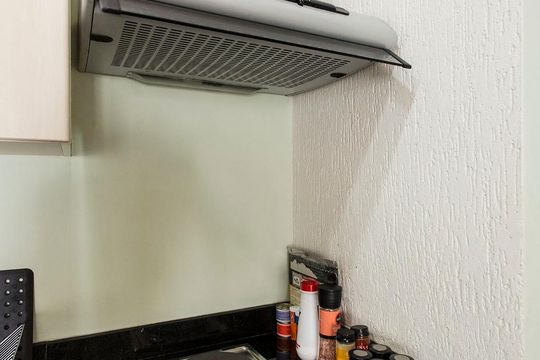 Cozinha de apartamento para alugar com 1 quarto, 52m² em Pinheiros, São Paulo