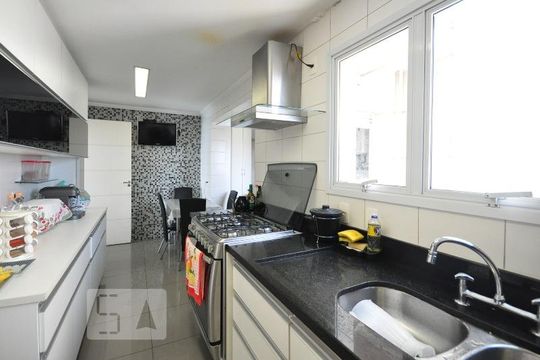 Cozinha de apartamento para alugar com 3 quartos, 150m² em Parque Colonial, São Paulo