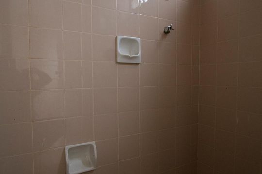 Banheiro de serviço de apartamento à venda com 3 quartos, 135m² em Jardim Paulista, São Paulo
