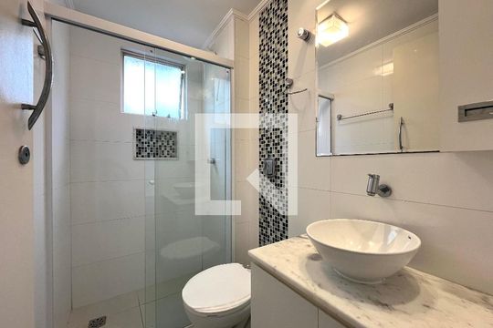 Banheiro de apartamento para alugar com 2 quartos, 55m² em Vila Mascote, São Paulo